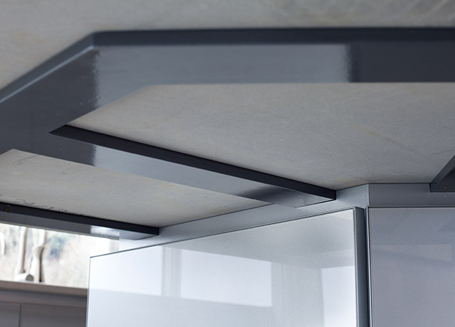 Noche Grigio Laminated Glass Cabinets - Under-Counter Support Detail